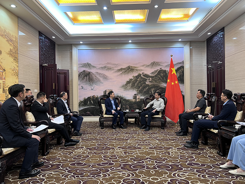 陳觀(guān)福和越南大使會(huì)談.jpg